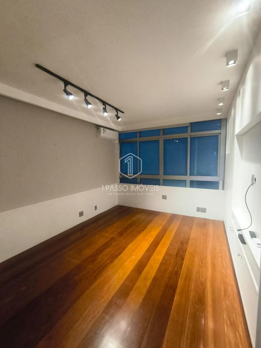 4-bedroom apartment with a water view in Rio de Janeiro — photo 21