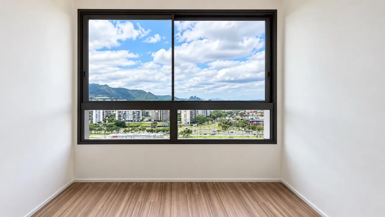 Glass-enclosed balcony in a 3-bedroom apartment, 115 m² — photo 22