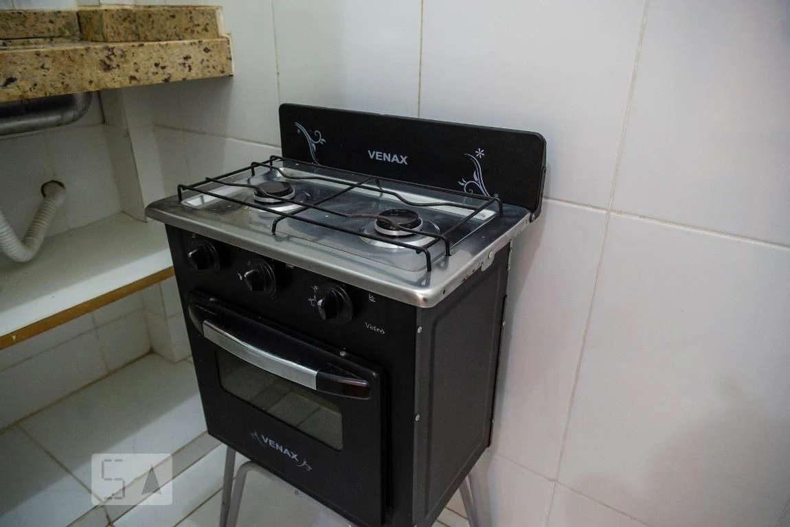 Дерев'яна підлога або ламінат та 1 спальня: квартира 30 м² — photo 3