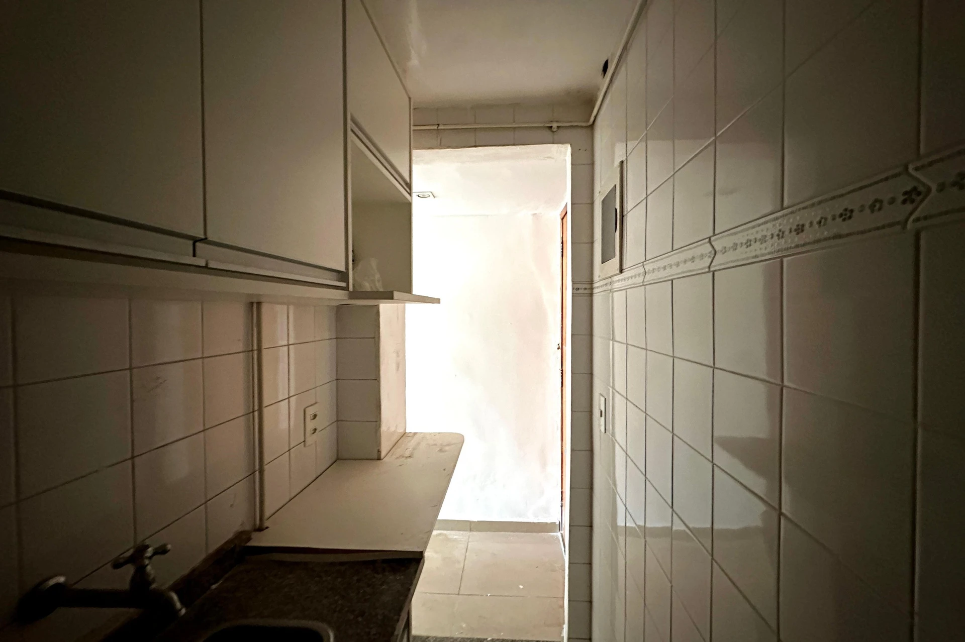 1-bedroom, 1-bath apartment with no parking space — photo 19