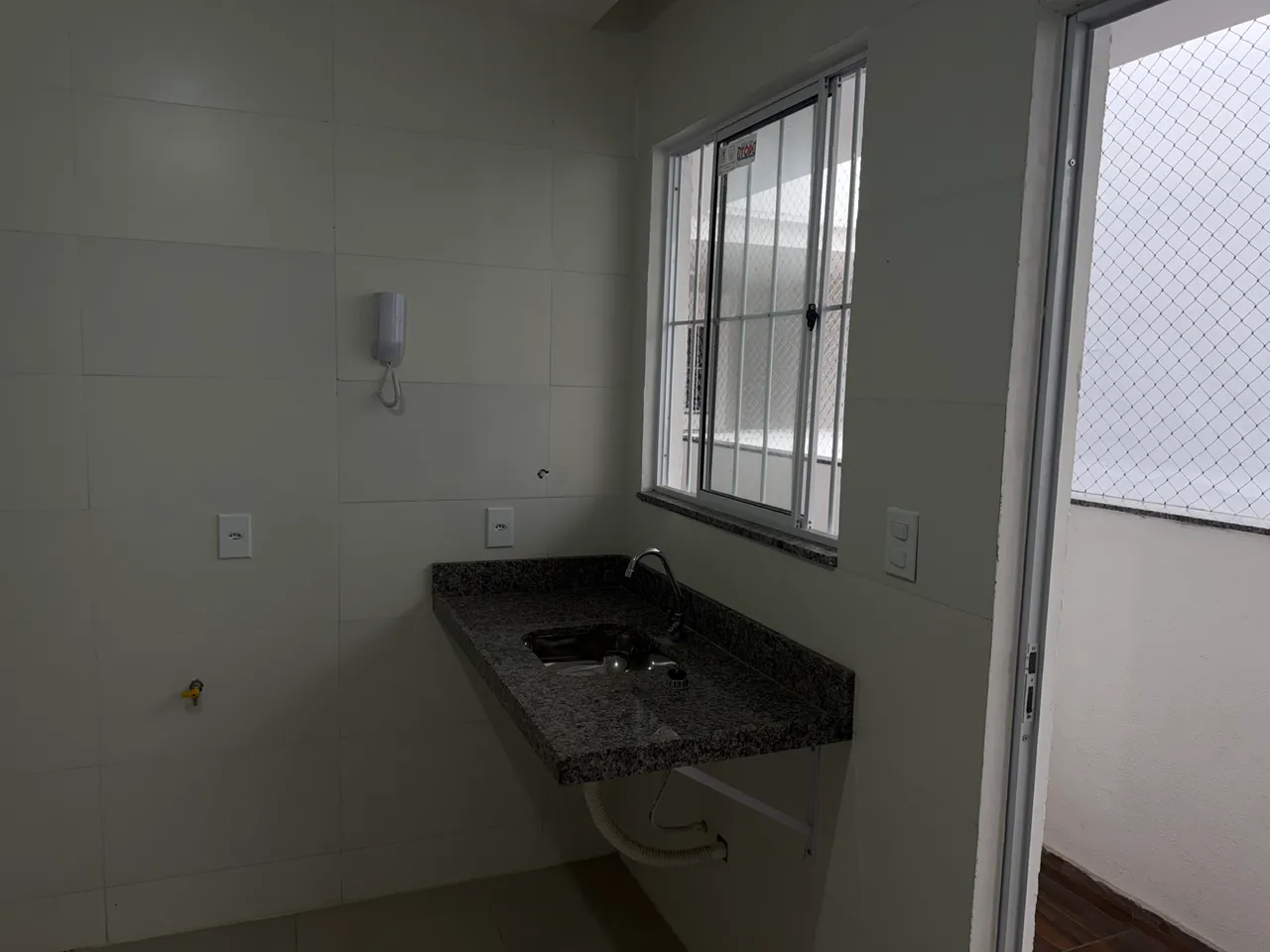 Unfurnished studio with kitchenette and glass shower box