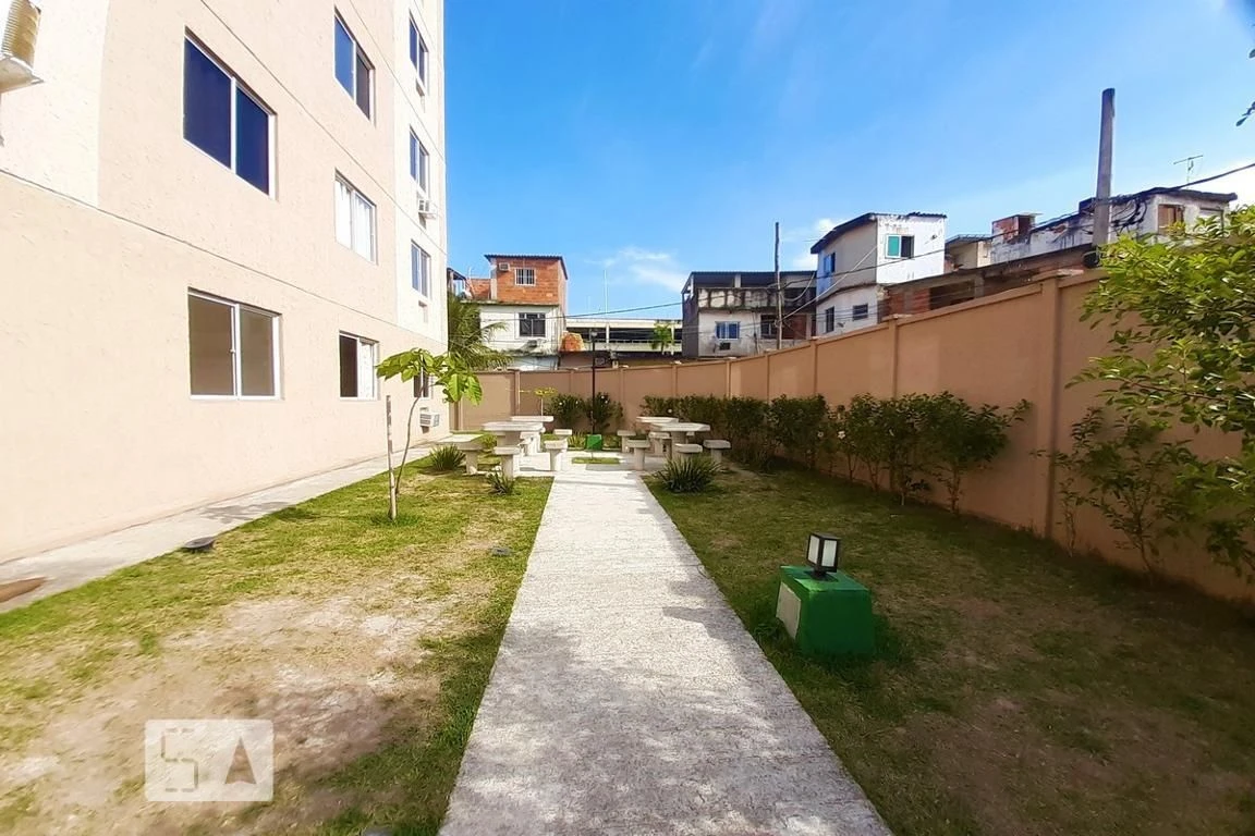 Balcony with a grill in a 2-bedroom apartment, 45 m² — photo 10