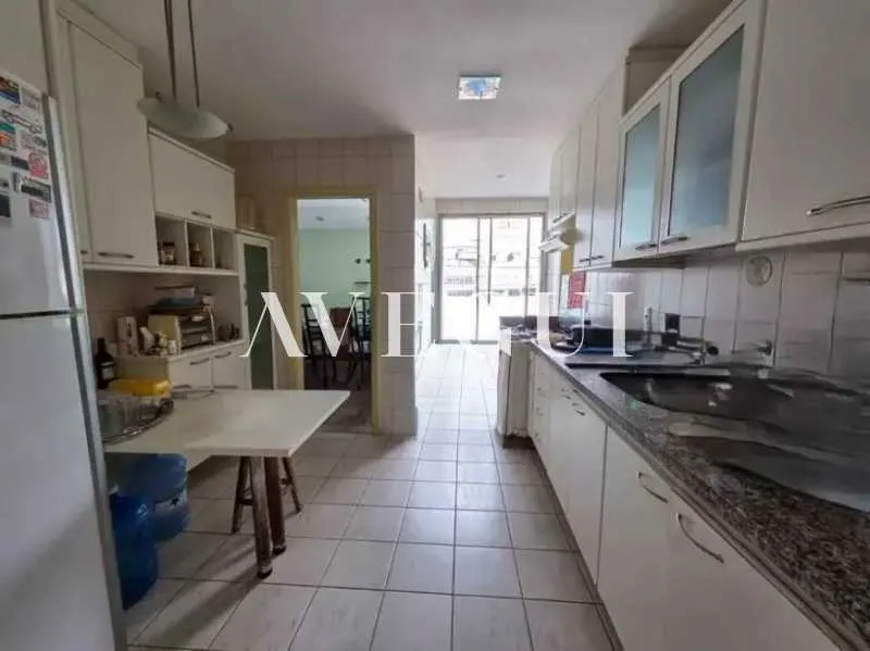 Apartment with 4 bedrooms, 3 bathrooms and balcony — photo 23