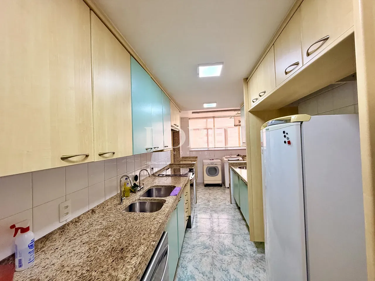 Floor-to-ceiling windows in a 4-bedroom apartment, 205 m² — photo 10