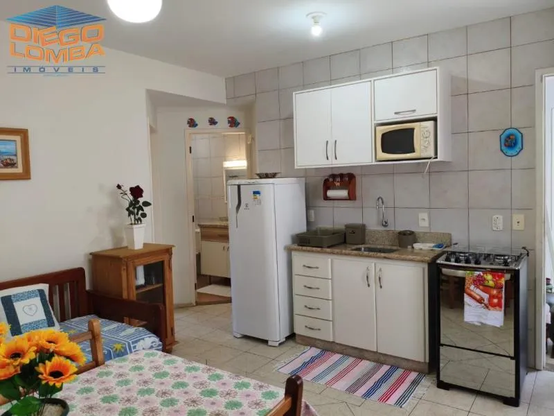 Apartamento amueblado de 1 dormitorio con plaza y cocina a gas — photo 2
