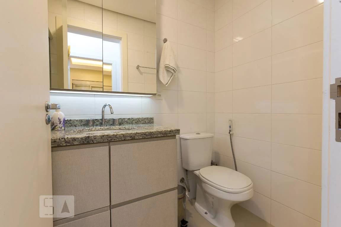 Glass-enclosed balcony in a 2-bedroom apartment, 189 m² — photo 21