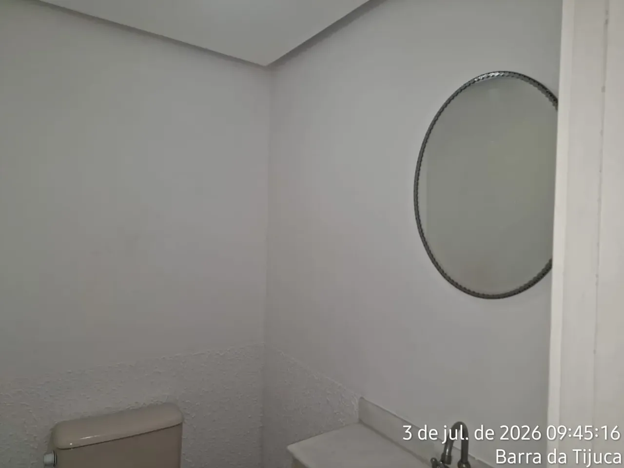 2-bedroom apartment in a building with a gym — photo 9