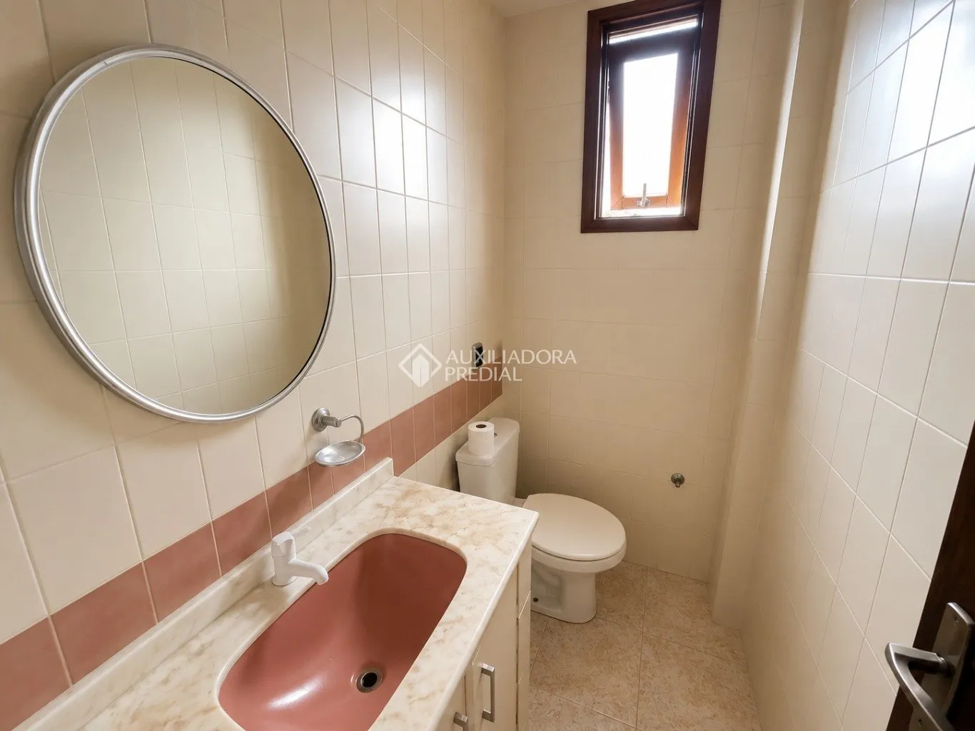 House with 5 bedrooms and 2 en-suites plus 2 parking — photo 7