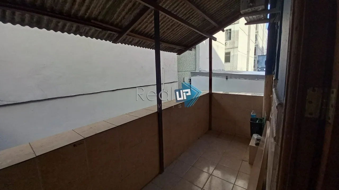 Colonial-style house with 3 bedrooms and a balcony — photo 21