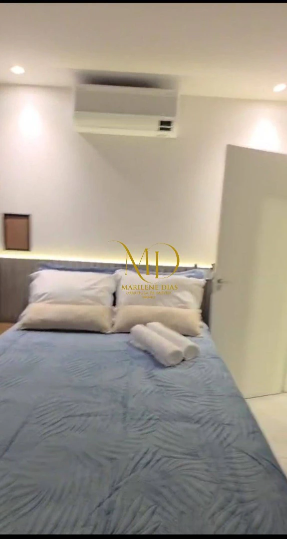 Furnished 1-bedroom apartment with a glass shower — photo 3