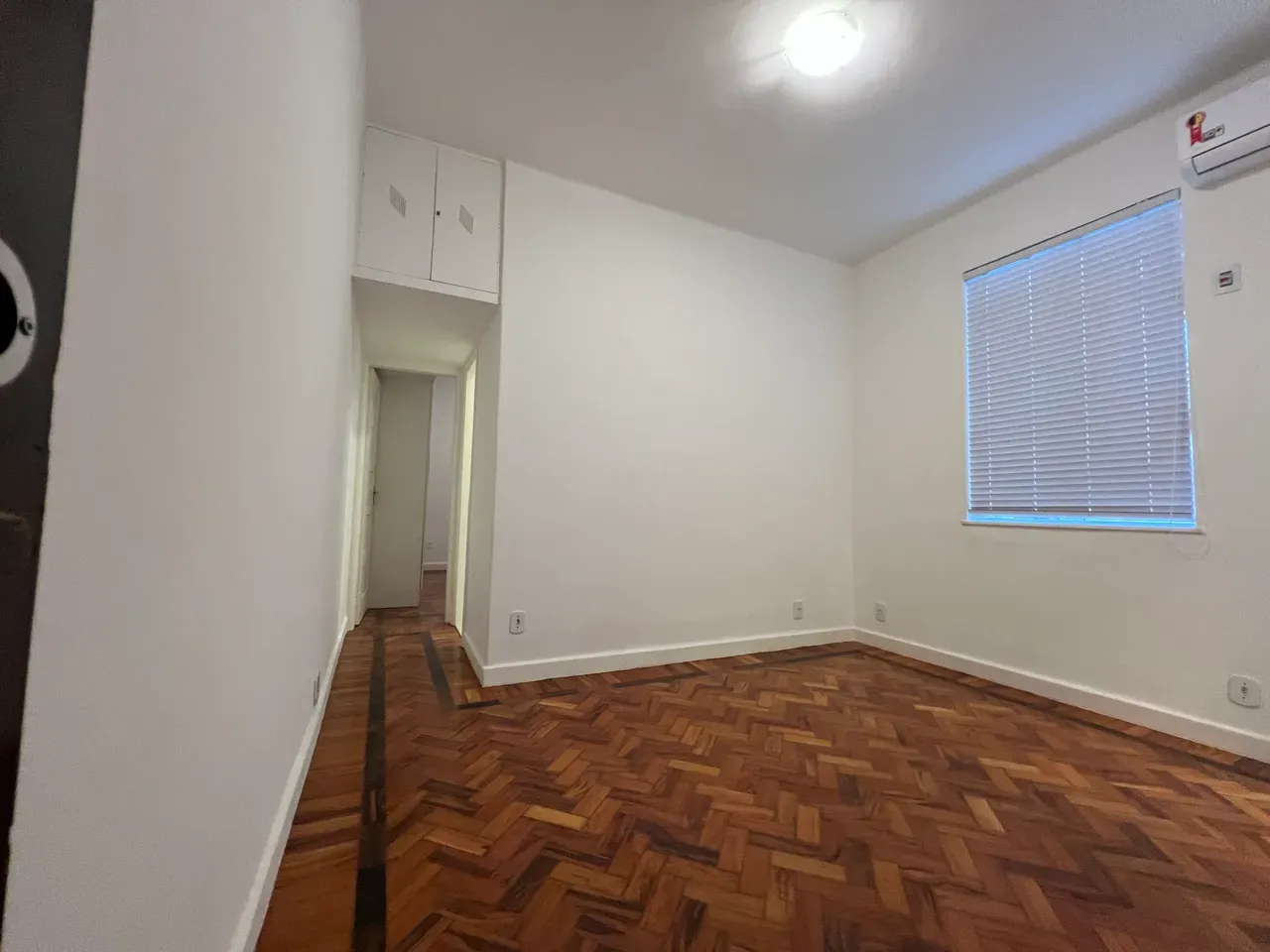 Apartment on the 3rd floor with wood or laminate floors
