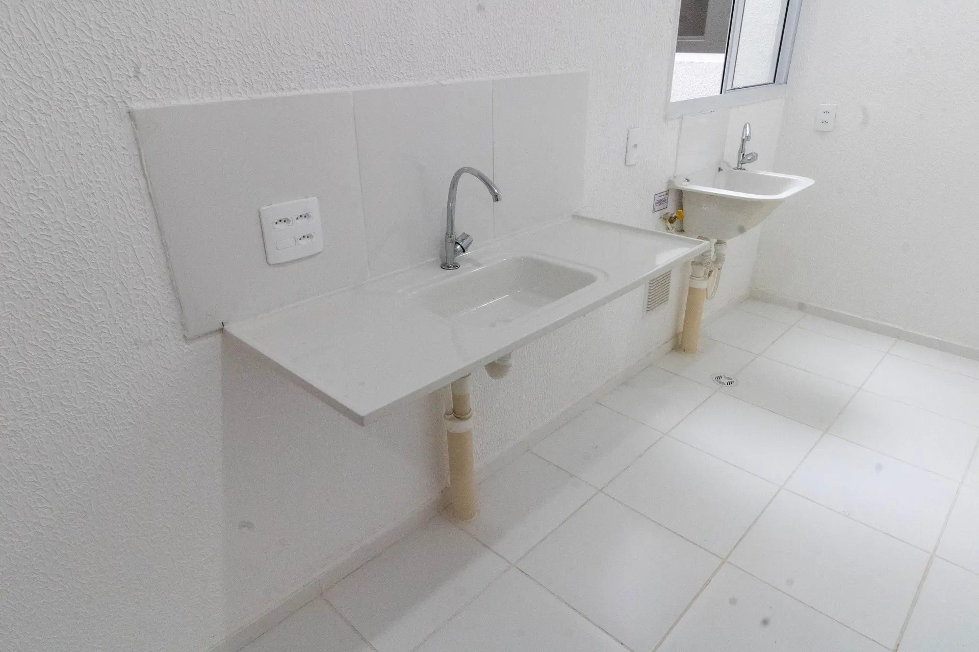 2-bedroom apartment in a building with a gym — photo 42