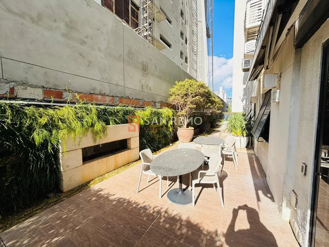 Garden apartment with 3 en-suite bedrooms and 241 m² — photo 3