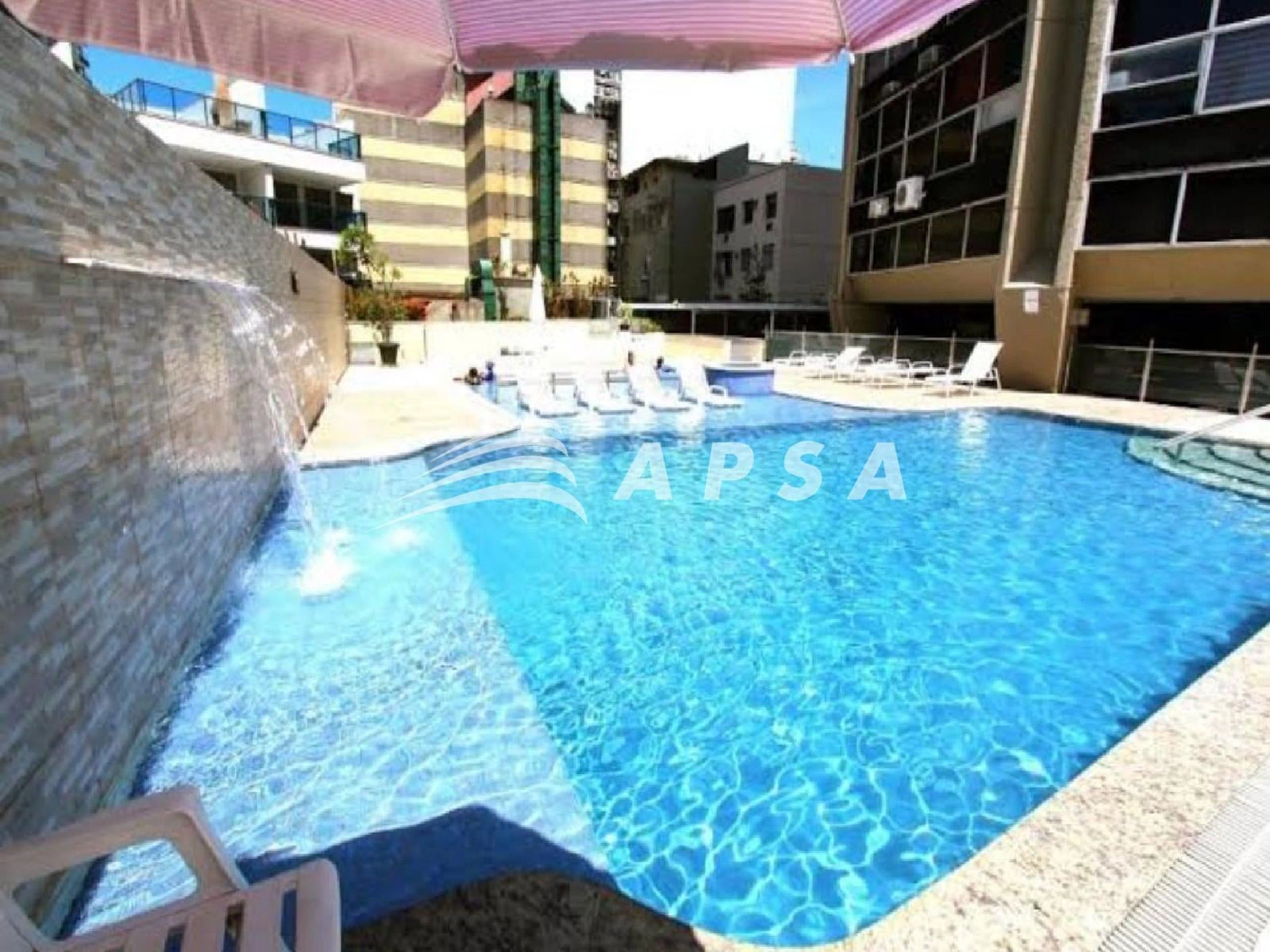 One-bedroom apartment with a water view — photo 11