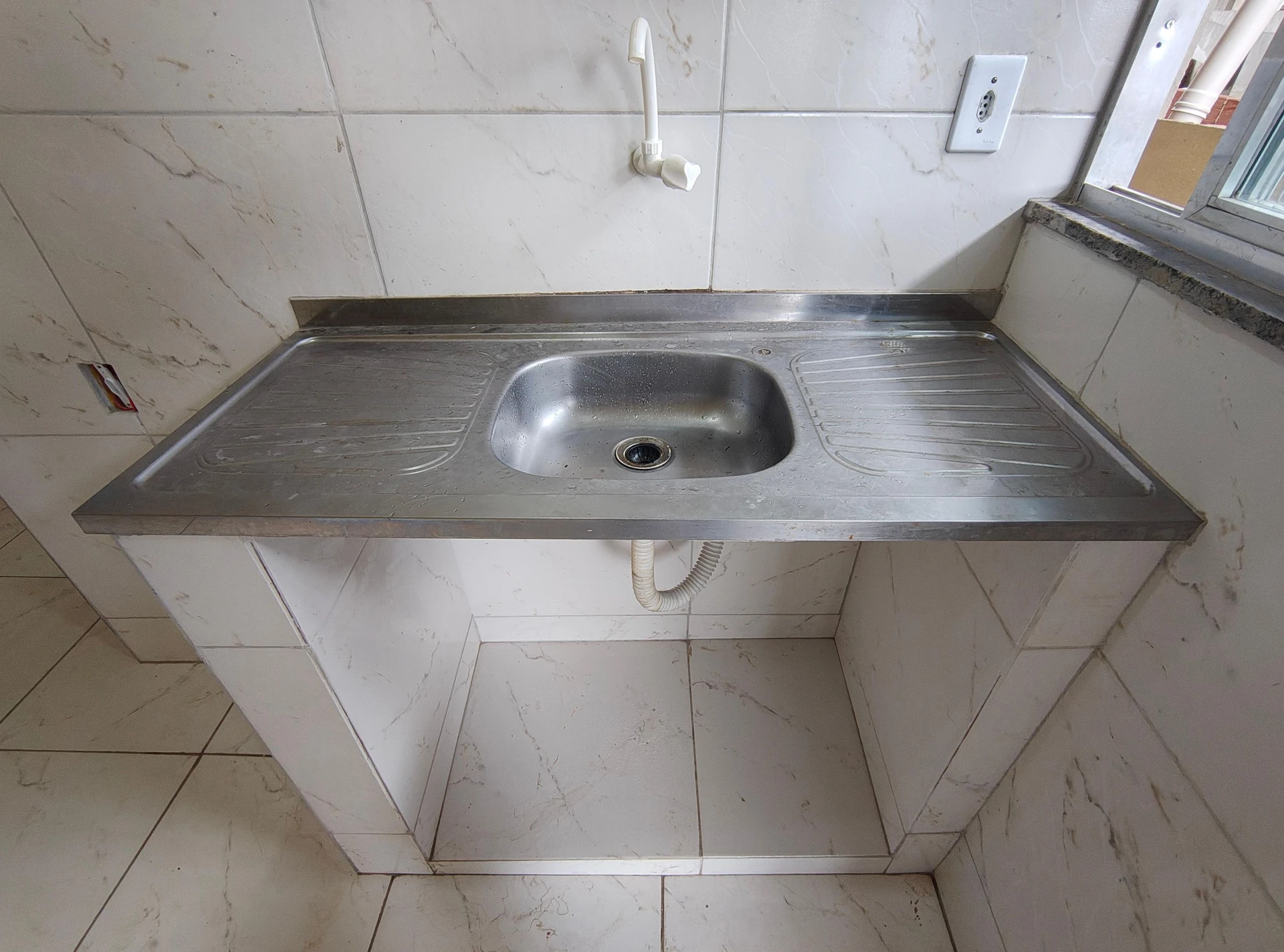 Kitnet sem vaga de garagem, com 1 quarto e 1 banheiro
