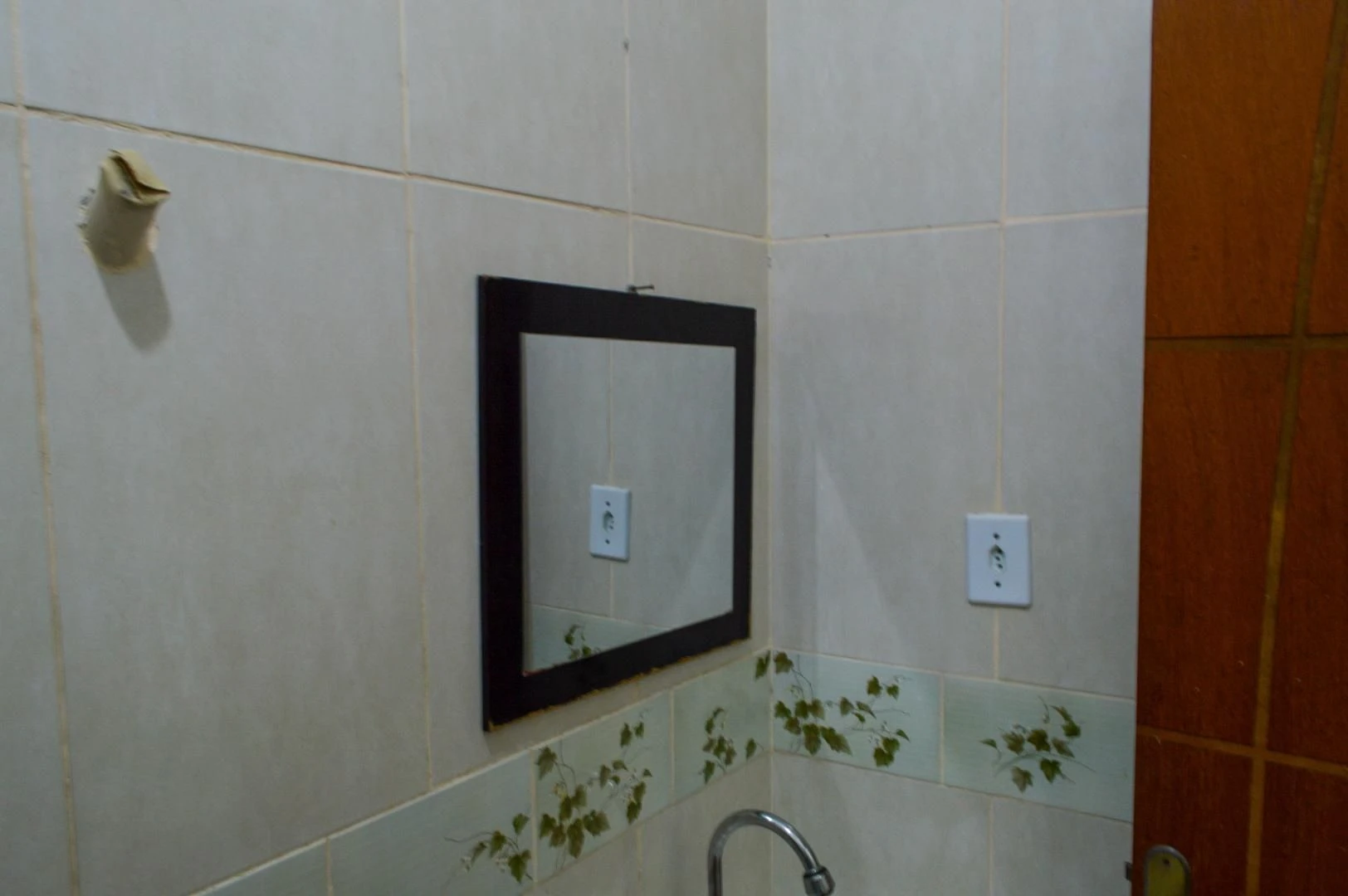 1-bedroom apartment with 1 bathroom and a small kitchenette — photo 10