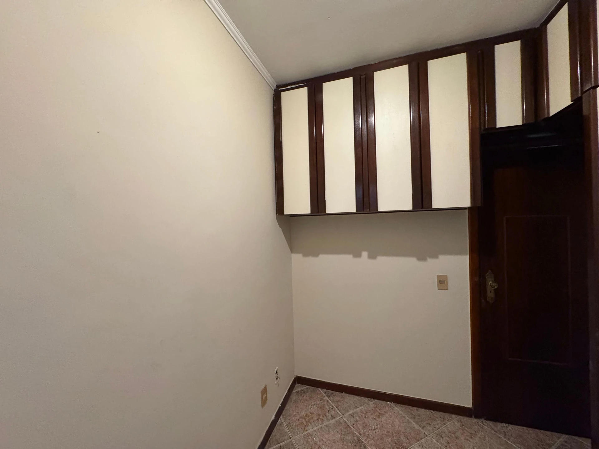 Unfurnished 3-bedroom apartment with enclosed balcony — photo 31
