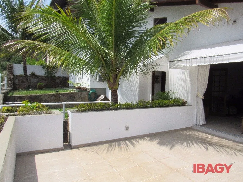 House with 4 bedrooms and 380 m², 2 parking spots — photo 62