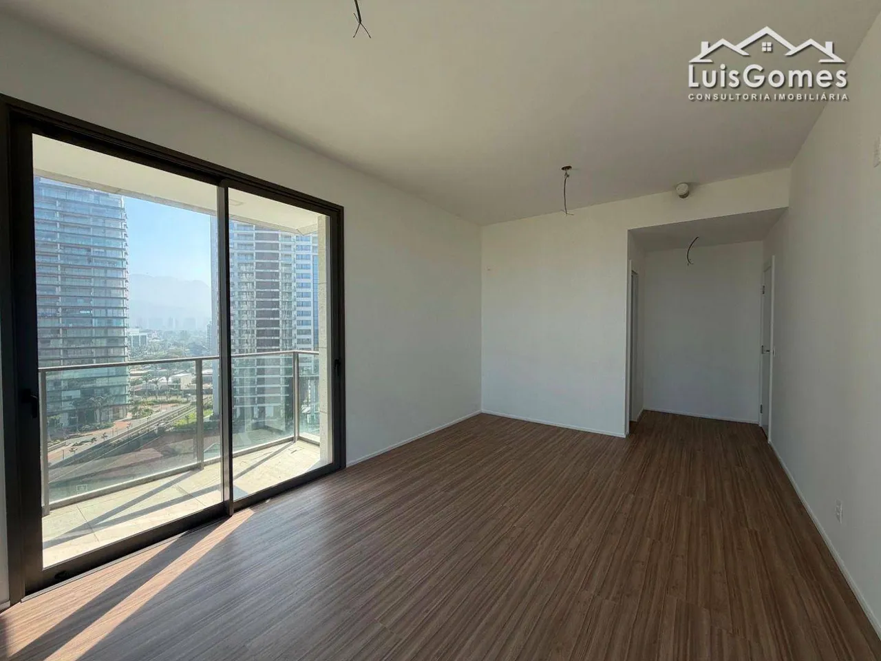 Apartment with 4 suites and a balcony view — photo 9