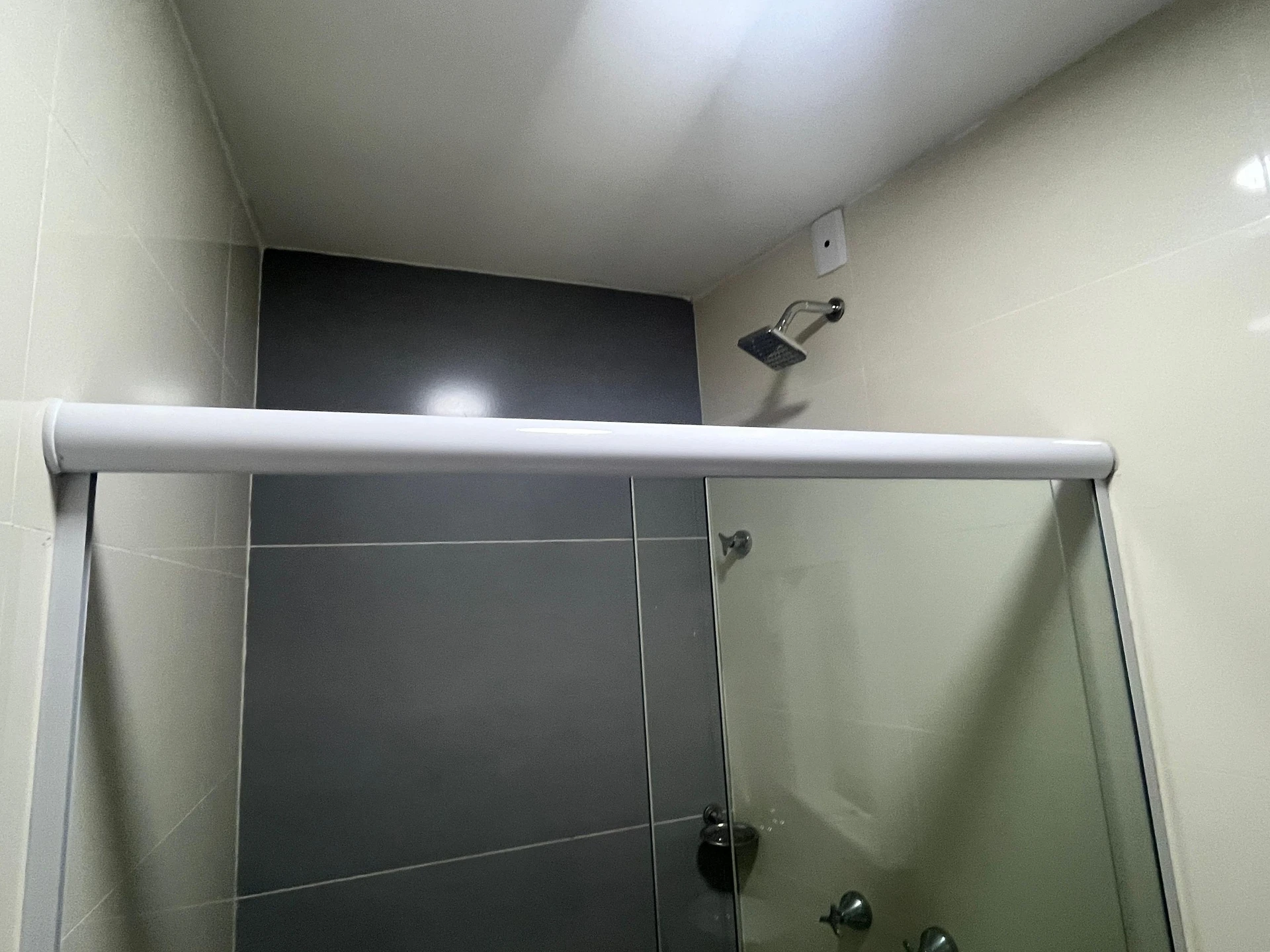 Furnished 2-bedroom apartment with built-in wardrobes — photo 12