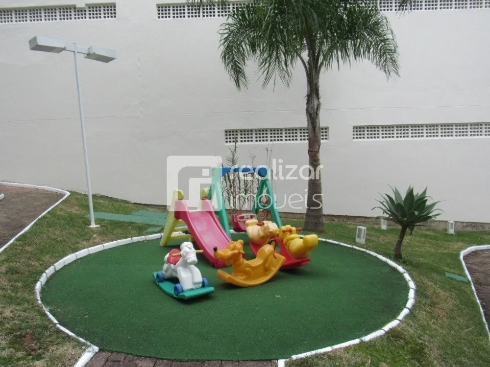 Balcony with a grill in a 3-bedroom apartment, 94 m² — photo 26