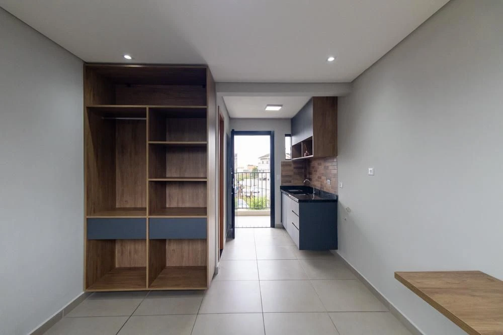 3-bedroom apartment in a building with a pool — photo 4