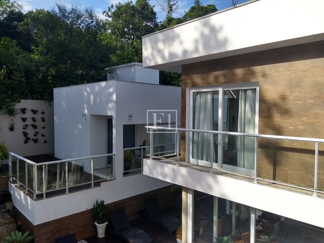 Furnished house, 450 m², with floor-to-ceiling windows — photo 57