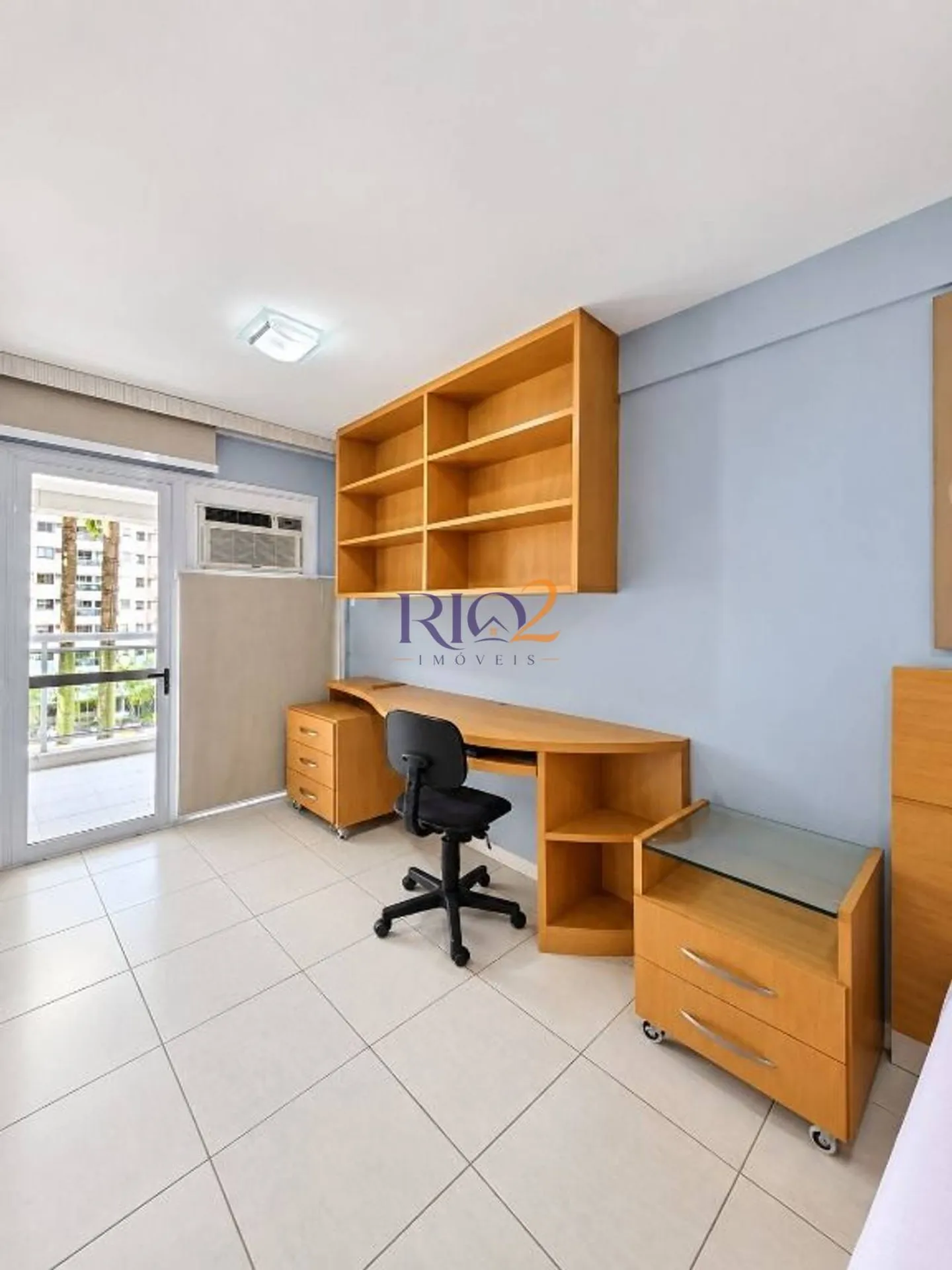 Walk-in closet in a 3-bedroom apartment, 117 m² — photo 30