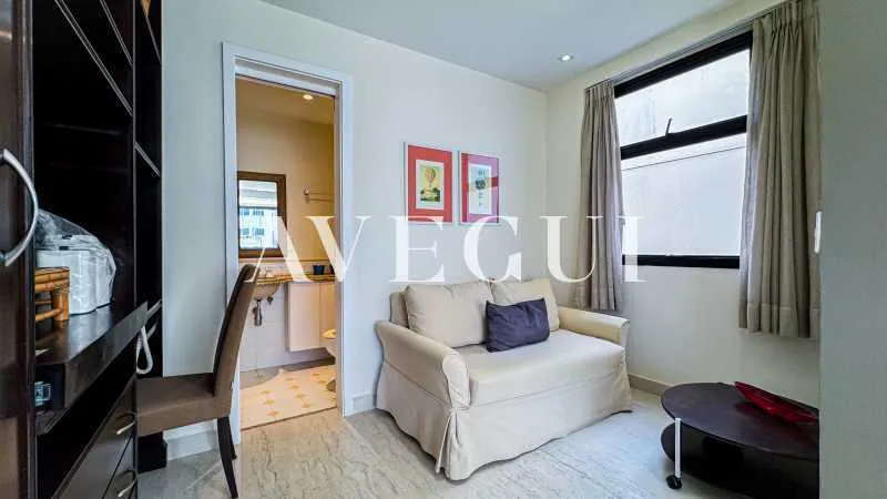 4-bedroom apartment in a building with a pool — photo 21