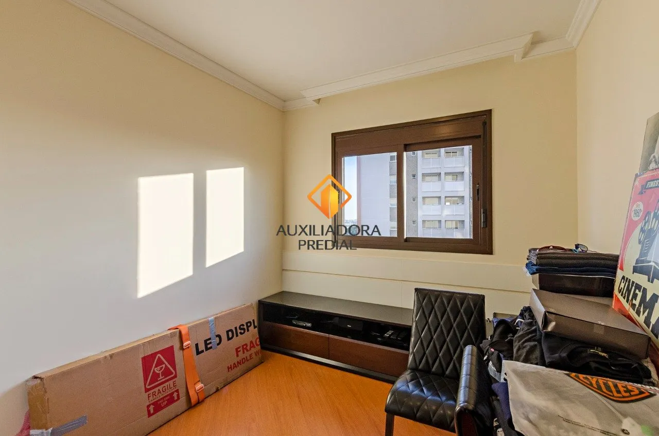 Furnished 3-bedroom apartment with a closed kitchen — photo 83