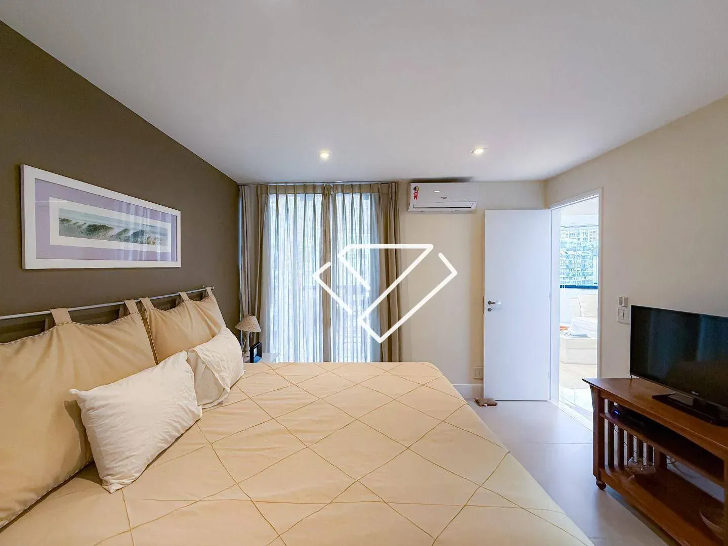 Furnished 4-bedroom apartment on the 6th floor — photo 17