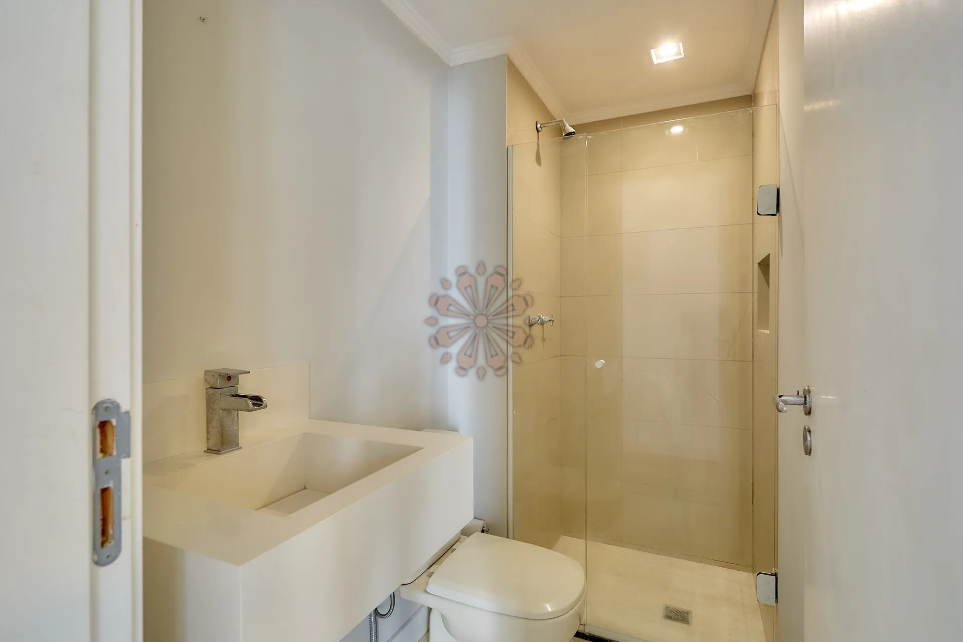 Furnished apartment, 68 m², with a glass-enclosed balcony — photo 35