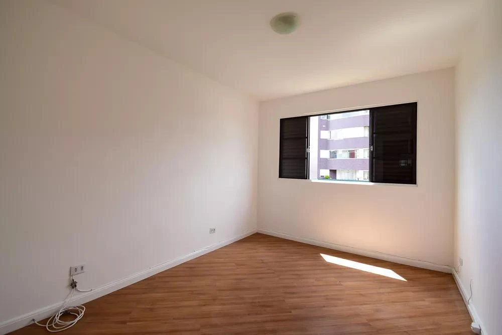 3-bedroom apartment with a bathtub in Curitiba — photo 4