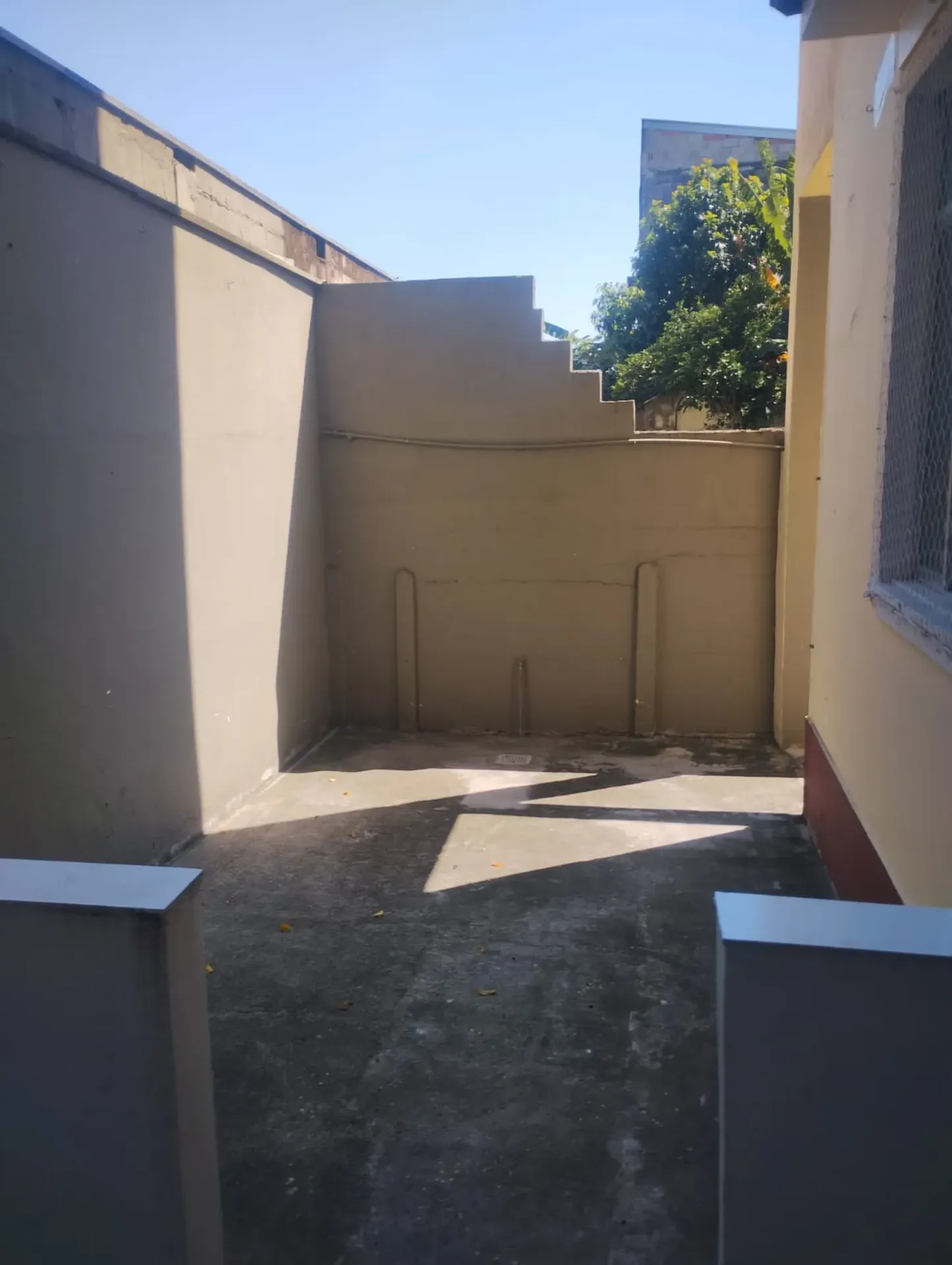 Unfurnished apartment with 2 bedrooms and a separate kitchen — photo 26