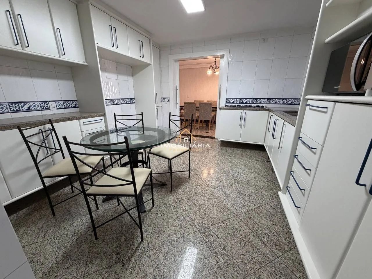3-bedroom apartment with a home office in Curitiba — photo 22