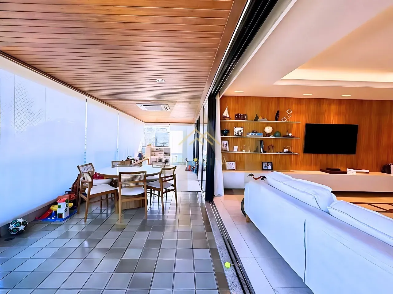 Duplex penthouse with 4 bedrooms and 5 bathrooms — photo 11