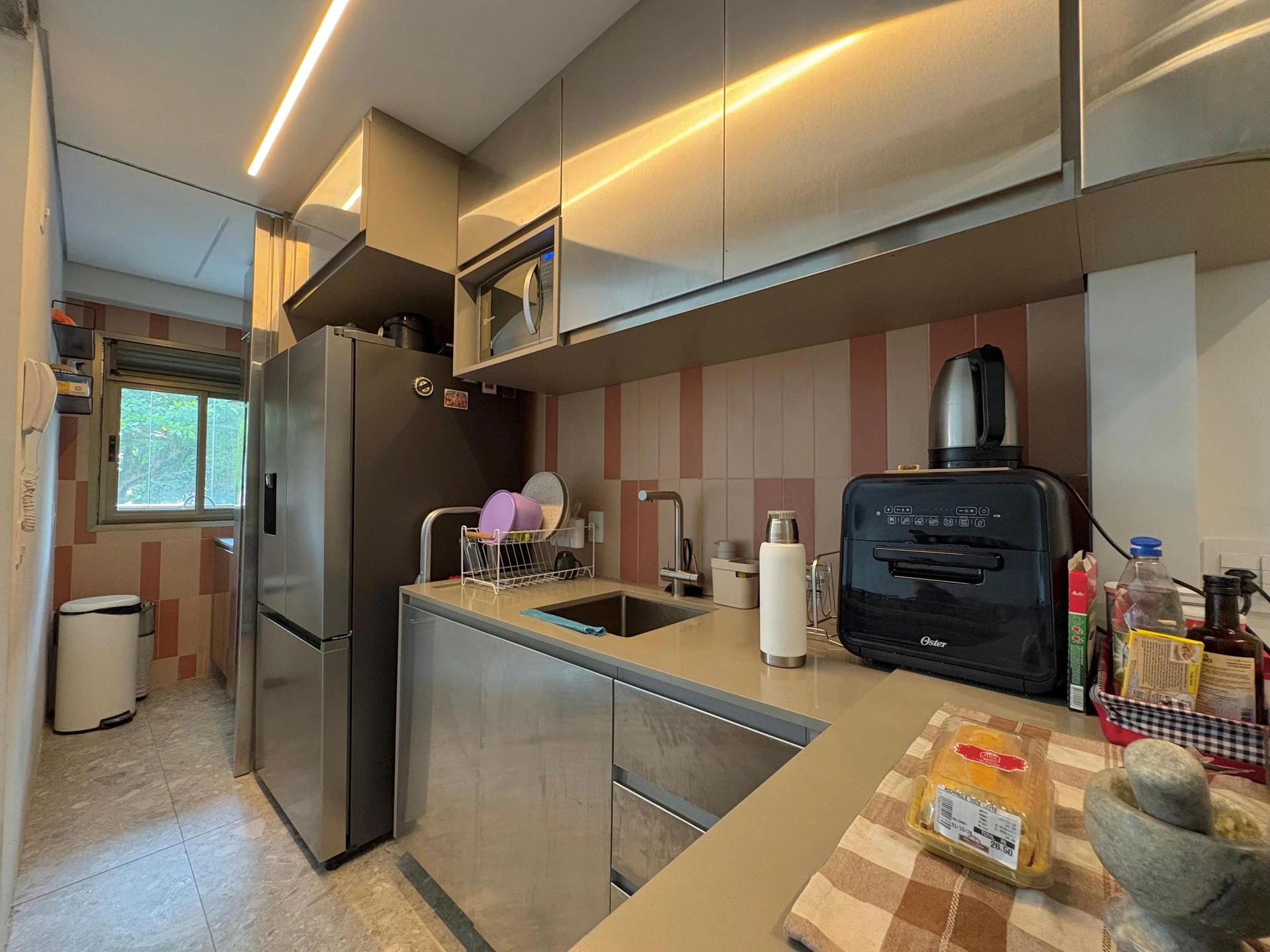 Furnished apartment, 100 m², with a grill on the balcony — photo 13