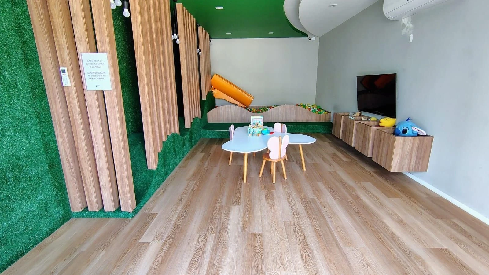 Furnished apartment, 50 m², with a grill on the balcony — photo 44