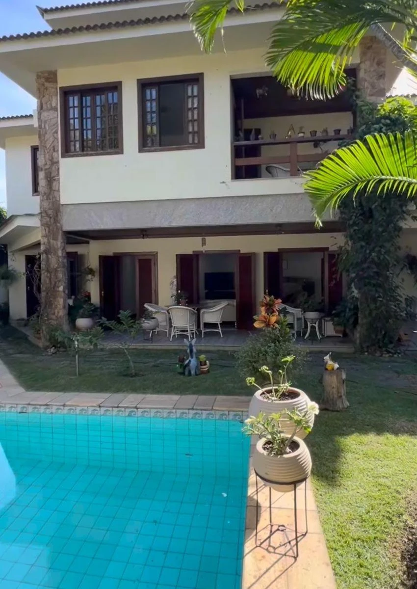 600 m² house with 5 en-suite bedrooms and balcony grill — photo 9