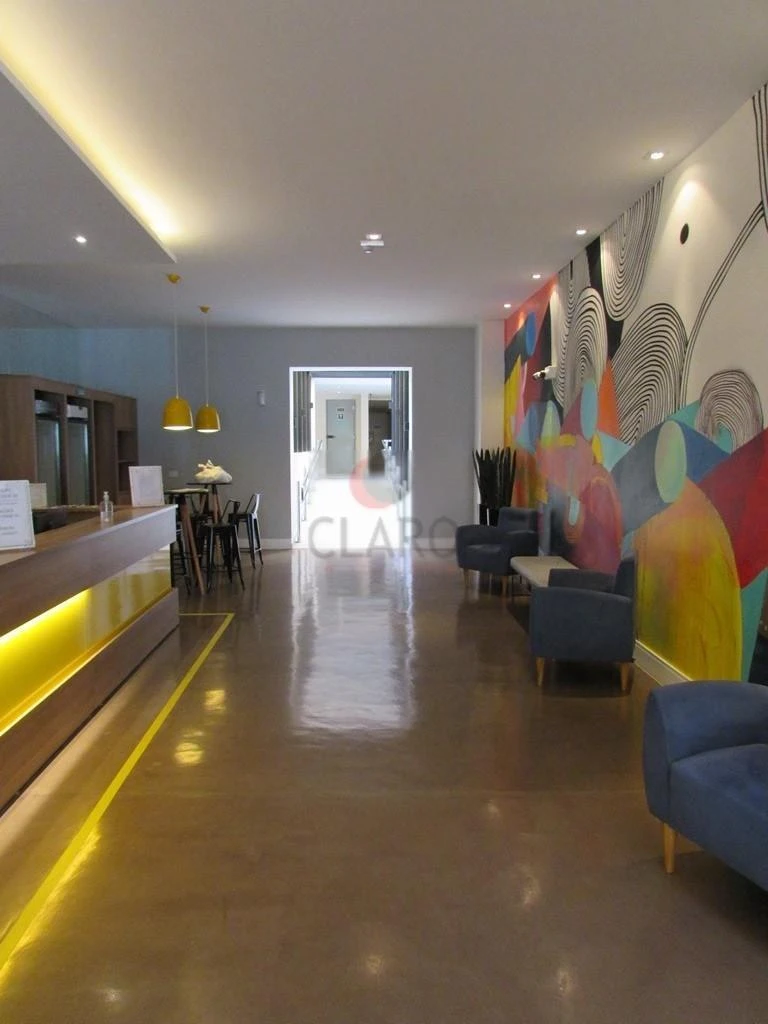 One-bedroom apartment in a building with a coworking space — photo 18