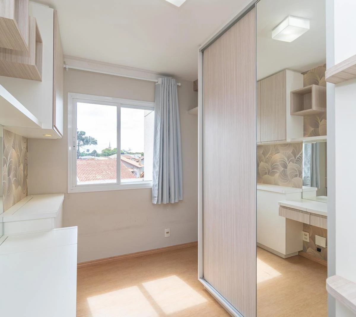 3-bedroom apartment with a grill on the balcony — photo 4