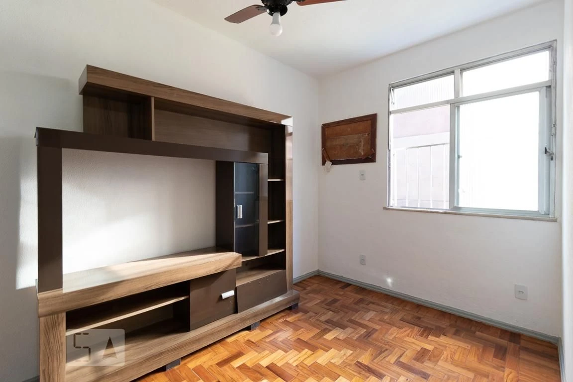 1 quarto e piso de madeira ou laminado: apartamento de 60 m² — photo 3
