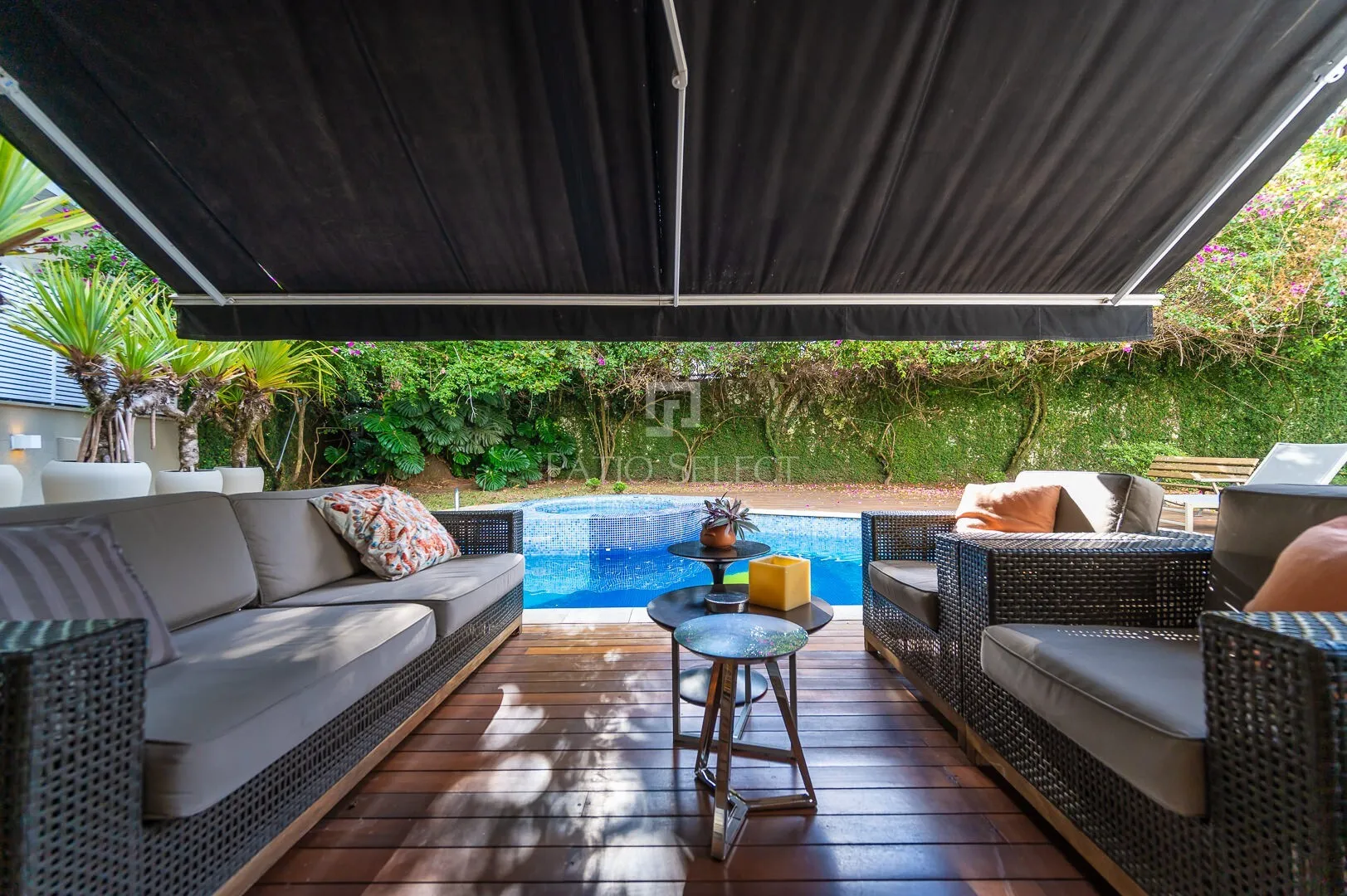 Floor-to-ceiling windows in a 6-bedroom house, 763 m² — photo 34