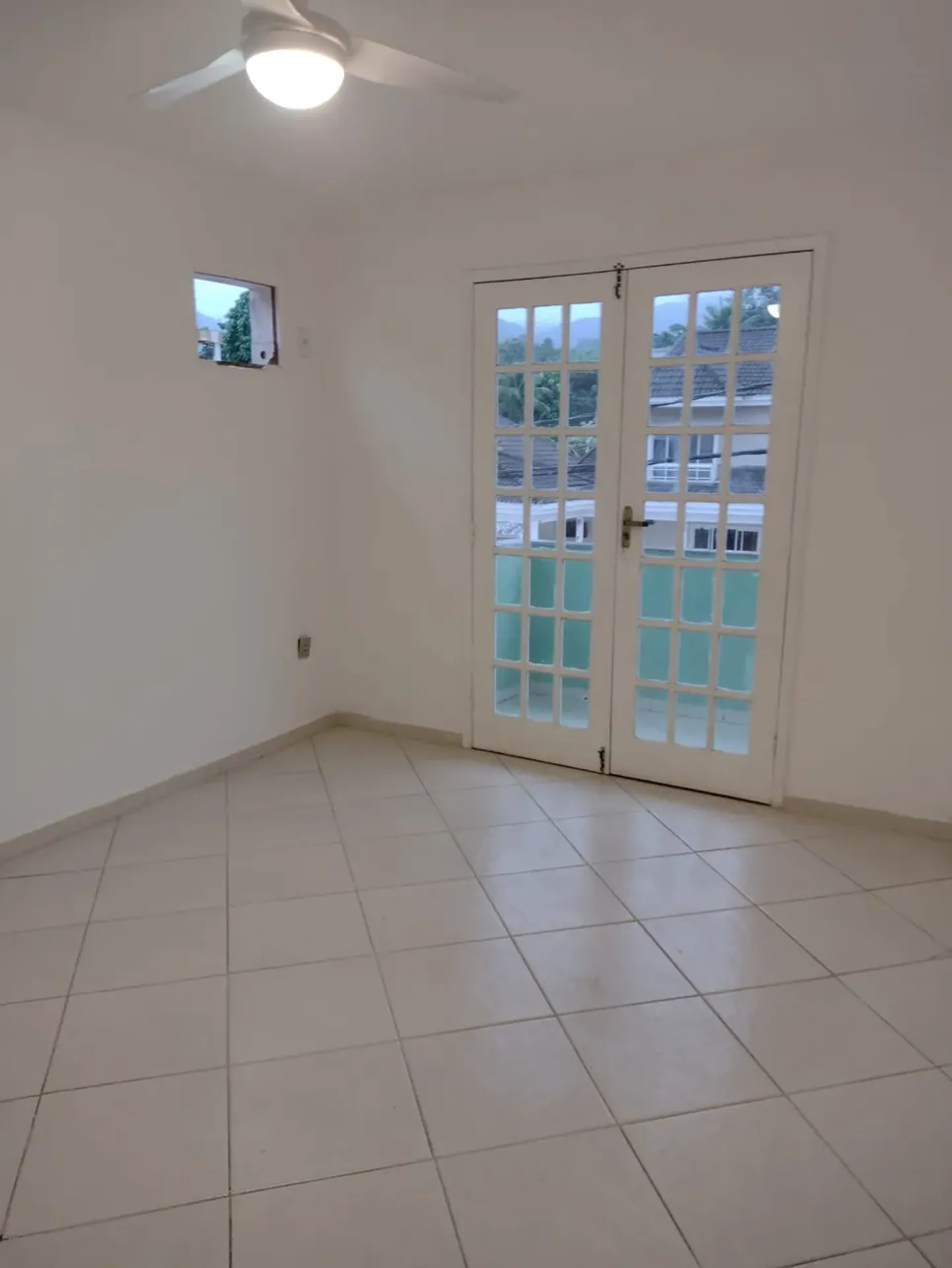4-bedroom house with a grill on the balcony — photo 17