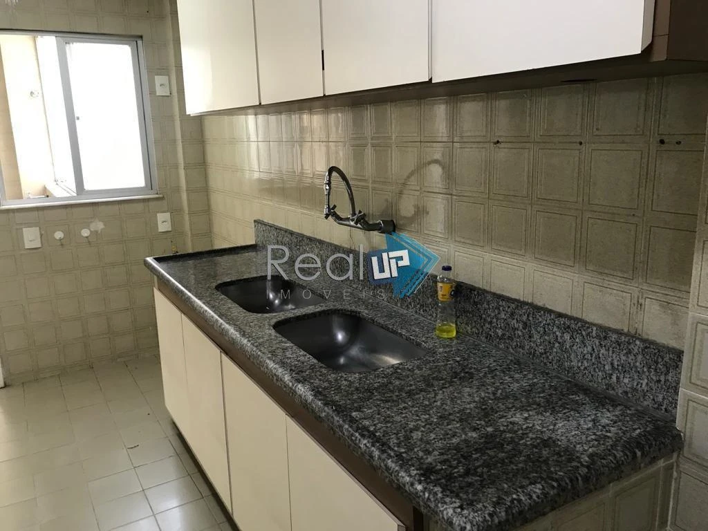 Квартира з 3 спальнями та дерев'яною підлогою або ламінатом — photo 2