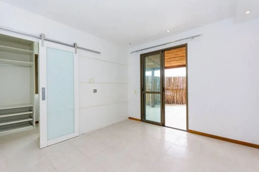 183 m² apartment with a walk-in closet and a bathtub — photo 18