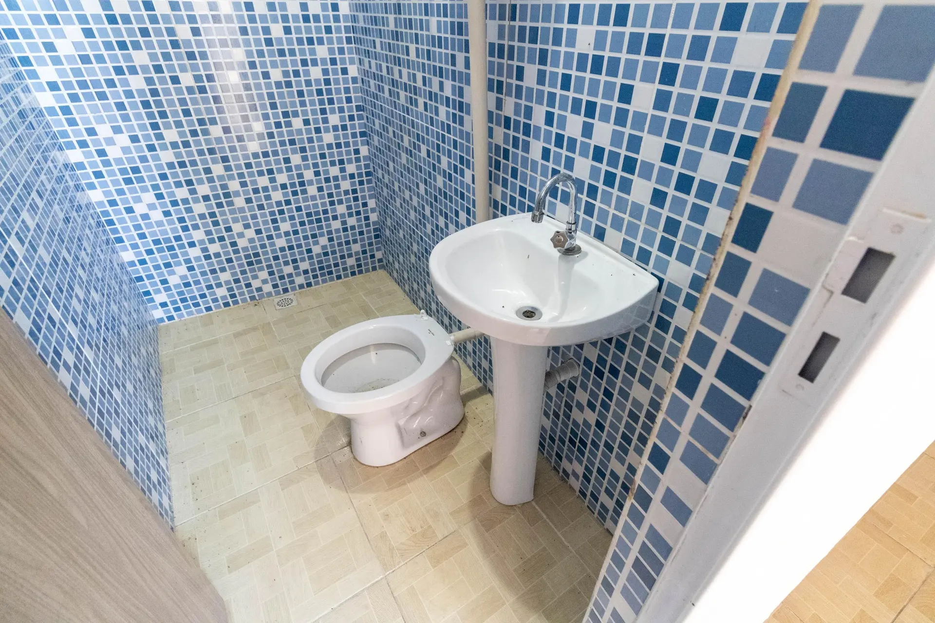 Unfurnished studio with 1 bedroom and 1 bathroom — photo 5
