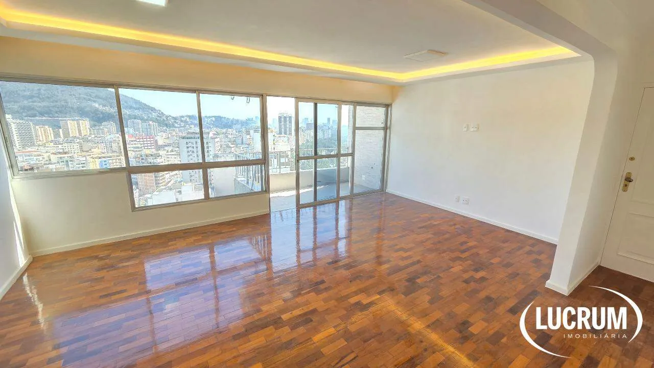 3-bedroom apartment with built-in storage and 3 baths — photo 8