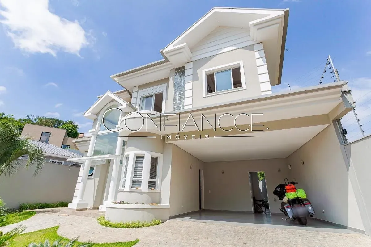 House with 4 en-suite bedrooms and 6 parking spaces