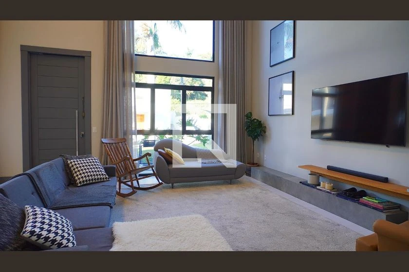 House with 5 bedrooms and 3 en-suites with a balcony — photo 9